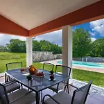 Apartman Pool House In Greenery - Happy