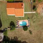 Apartman Pool House In Greenery - Happy