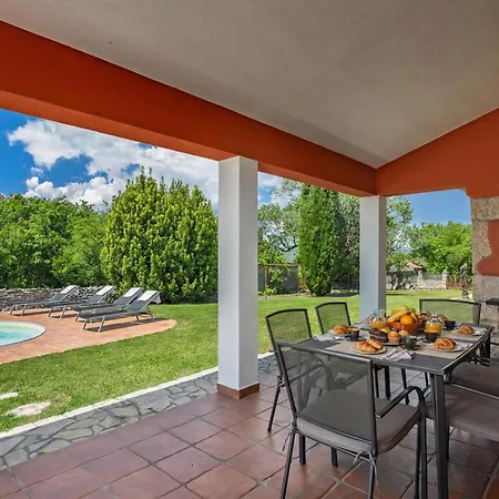 Pool House In Greenery Near Trget - Happy