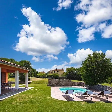 Pool House In Greenery Near Trget - Happy