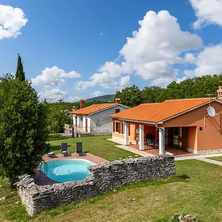 Pool House In Greenery Near Trget - Happy