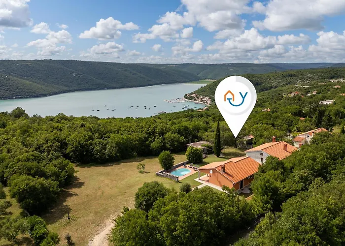 Pool House In Greenery - Happy Appartement