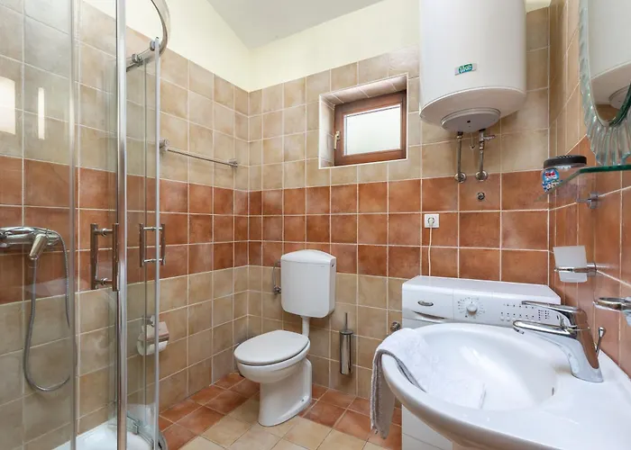 Pool House In Greenery - Happy Appartement